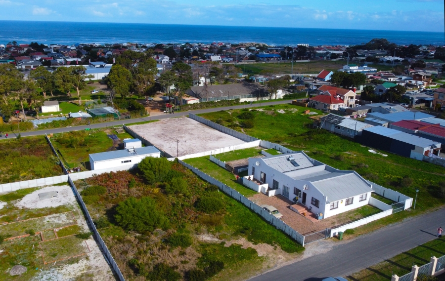 6 Bedroom Property for Sale in Kleinmond Western Cape